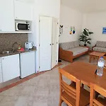 Oura Ocean Front דירה *