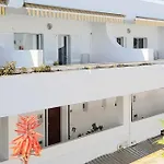 דירה Oura Ocean Front