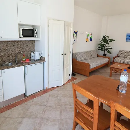 Oura Ocean Front Apartamento *