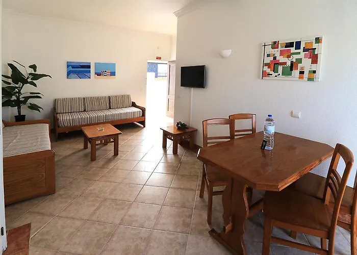 Oura Ocean Front Apartman *